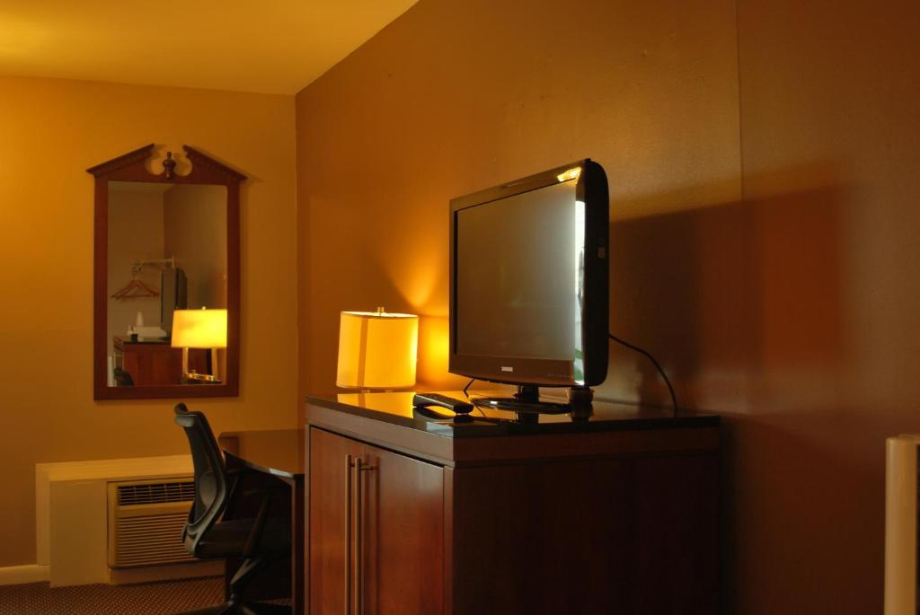 Relax Inn Watertown Esterno foto