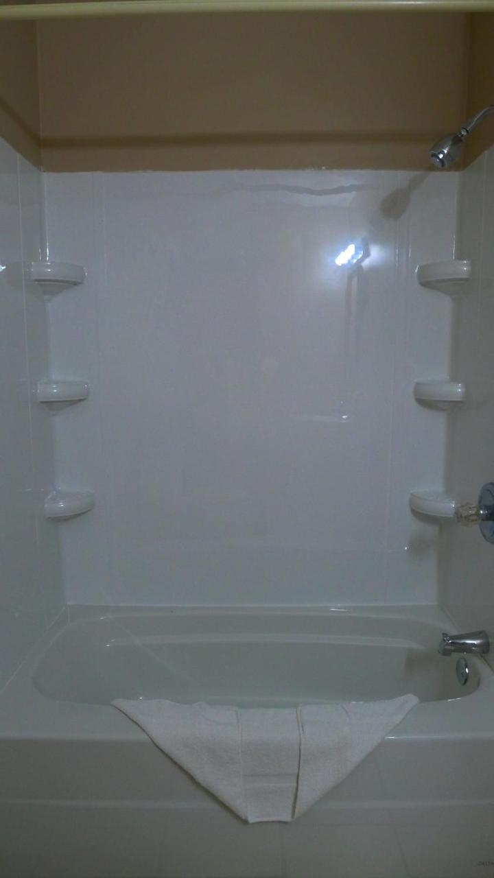 Relax Inn Watertown Esterno foto