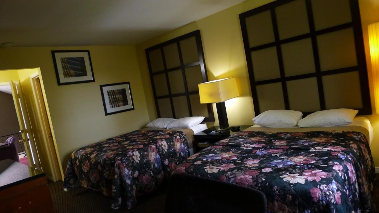 Relax Inn Watertown Esterno foto